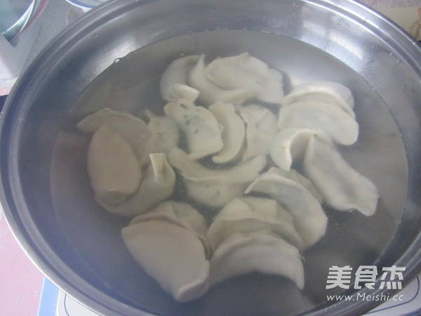 Shepherd's Purse, Bamboo Shoot Tip Pork Dumplings recipe