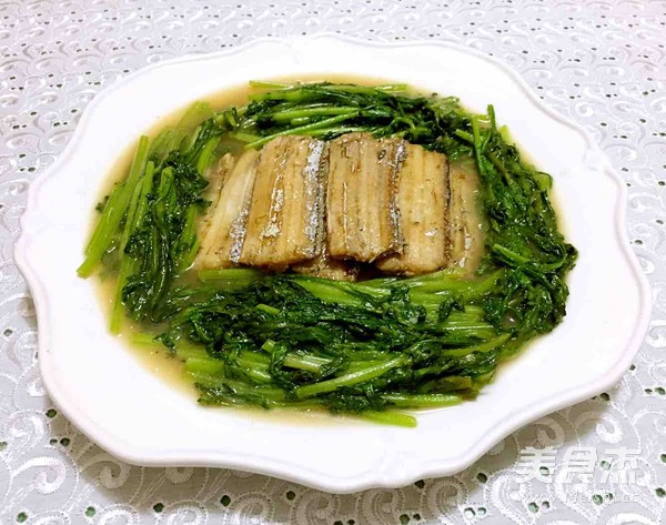 Saury Stew with Chrysanthemum recipe