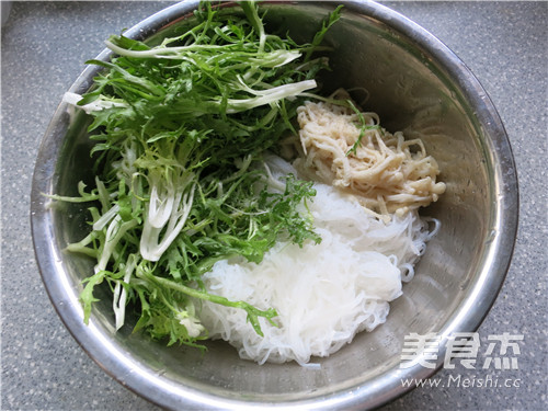 Cold Bitter Chrysanthemum Flammulina recipe