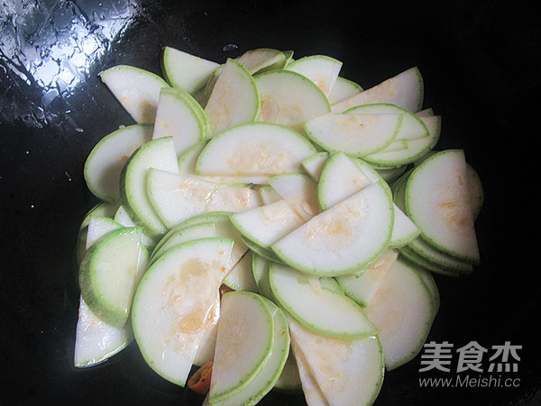 Vegetarian Fried Sour and Spicy Zucchini Fungus recipe