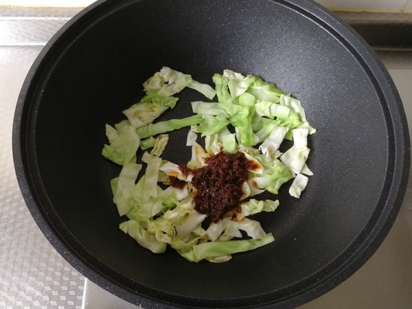 Pasta with Spicy Spicy Savory Cabbage and Shredded Shrimp Sauce recipe