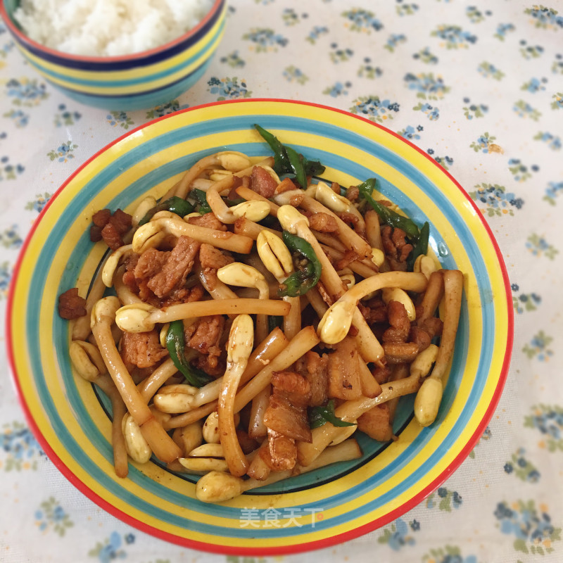 Stir-fried Pork Belly with Peanut Sprouts recipe