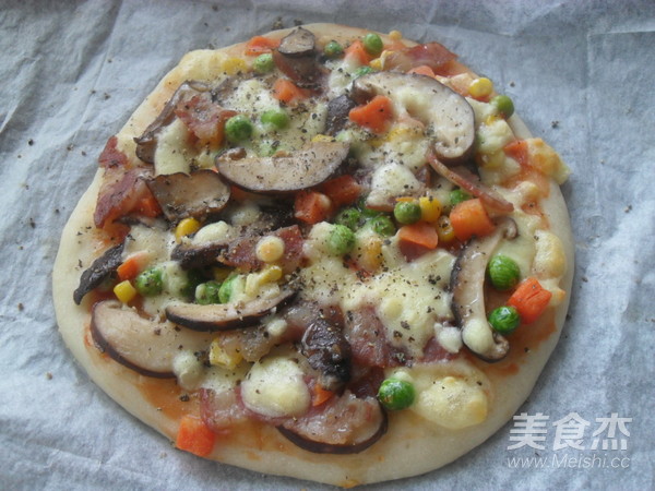 Quick Pizza with Mushrooms, Bacon and Mixed Vegetables recipe