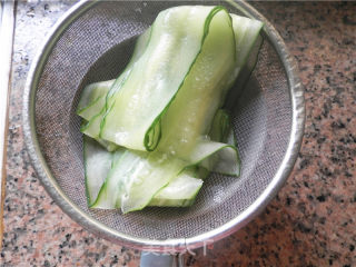 Cucumber Roll with Egg Minced Meat recipe