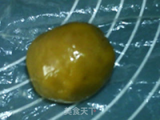 Transparent Skin Lotus Paste and Egg Yolk Mooncakes recipe