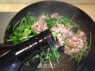 [stir-fried Coriander with Lamb Sauce] recipe