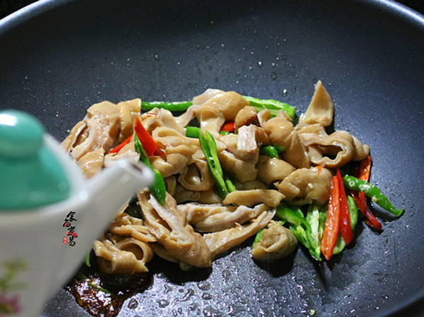 Stir-fried Pork Intestine with Chili recipe