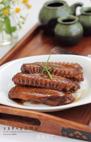 Marinated Duck Wings with Licorice and Mangosteen recipe