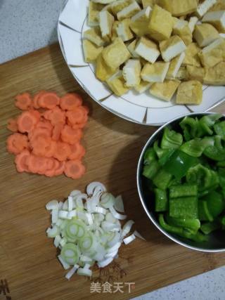 Stir-fried Carrots and Green Peppers recipe