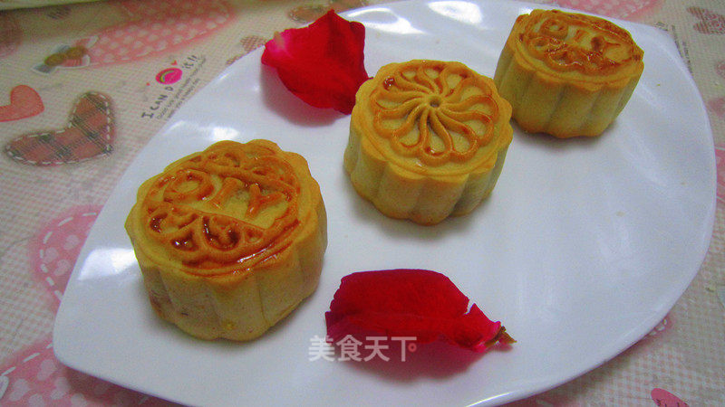 Homemade Cantonese Egg Yolk Bean Paste Mooncakes recipe