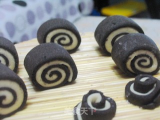 Nourish The Kidney, Nourish The Essence and Moisturize The Dry Intestines——milk-flavored Black and White Steamed Bread Rolls recipe