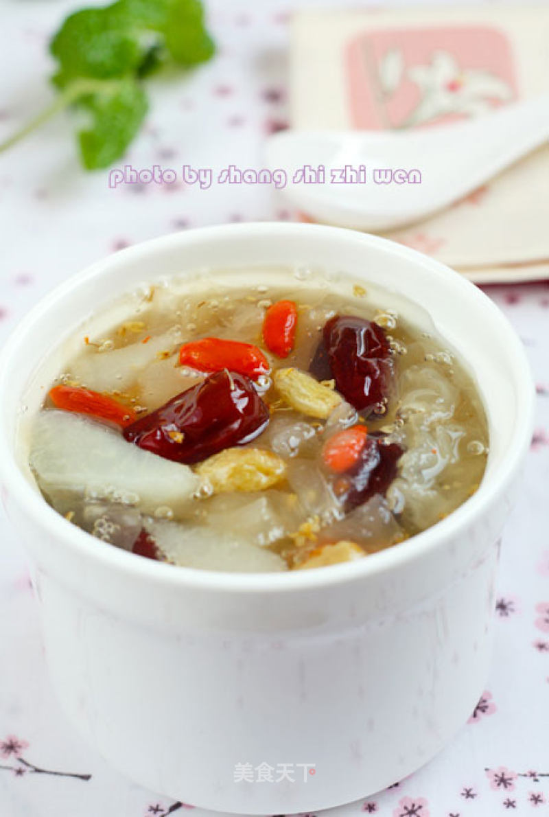 Osmanthus Red Date Tremella Snow Pear Soup recipe