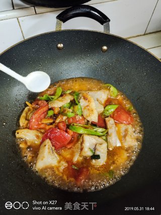 Stir-fried Herring Fillets with Tomatoes and Green Peppers recipe