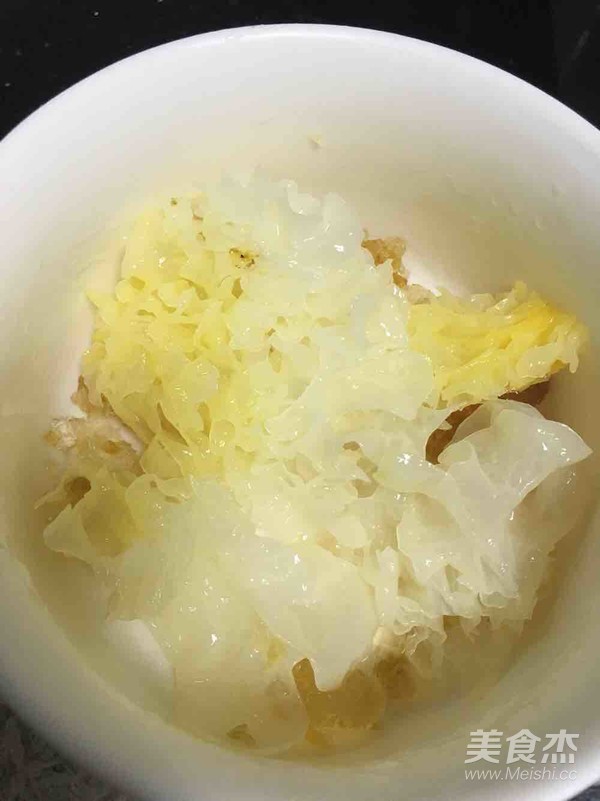 White Fungus, Peach Gum, Soap Jelly Rice, Stewed Small Flower Gum recipe