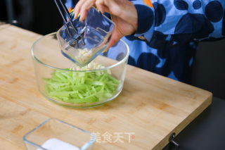 Refreshing Hand Dishes: Celery Almonds & English Black Tea recipe