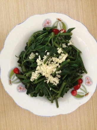 Slimming Dishes with Water Spinach recipe