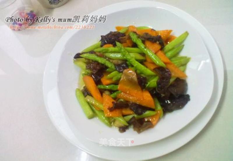 Stir-fried Black Fungus with Asparagus in Oyster Sauce