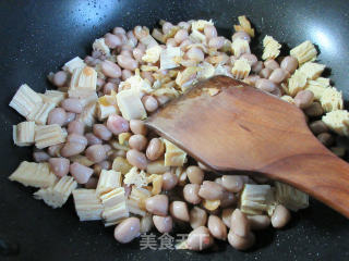 Stir-fried Peanuts with Shredded Mustard and Yuba recipe