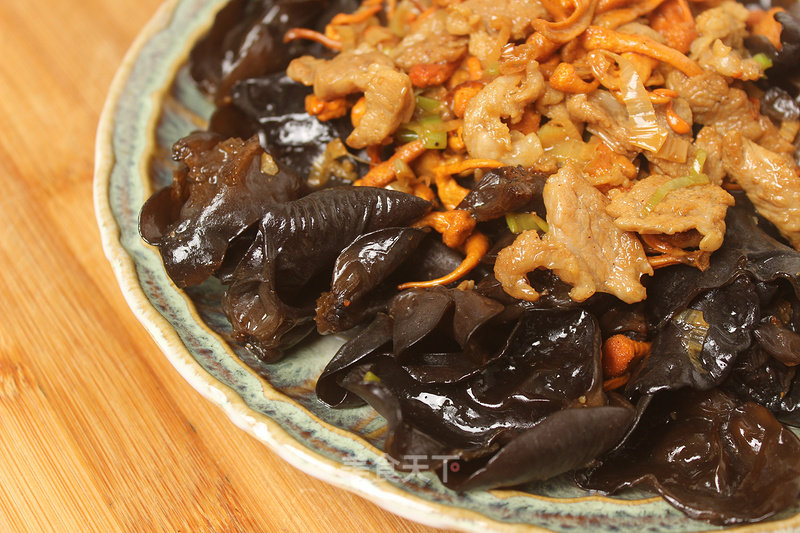 Stir-fried Fungus with Pork and Cordyceps recipe