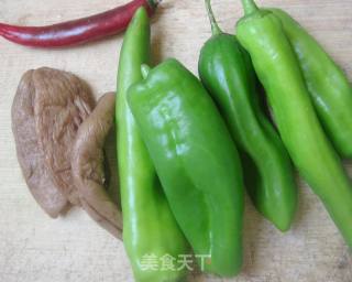 Stir-fried Green Peppers with Dried Radish recipe