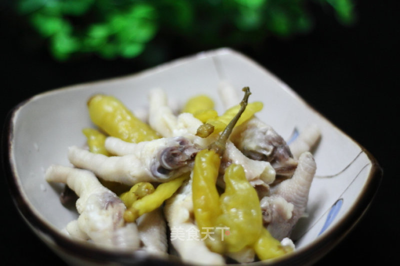 Gluttonous Snacks: Chicken Feet with Pickled Peppers recipe