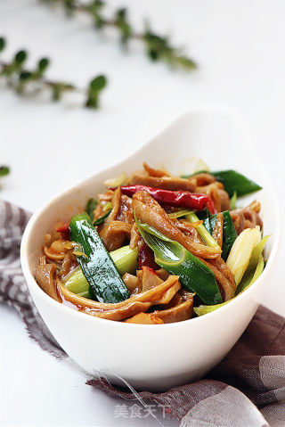 Stir-fried Shredded Tripe with Green Garlic recipe