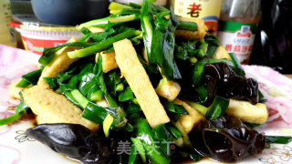 Stir-fried Tofu with Chinese Chives recipe