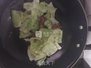 Fried Shredded Cabbage with Oil Residue recipe