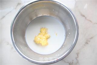 A Red Yeast Pastry is The Most Pleasant in Autumn-red Yeast Pastry Puffs recipe