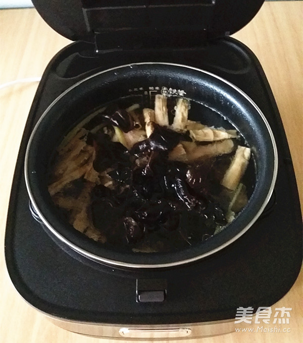 Huangshan Roasted Bamboo Shoots and Stewed Chicken Soup recipe