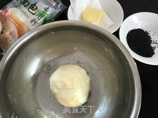 Black Sesame Mochi Bread recipe