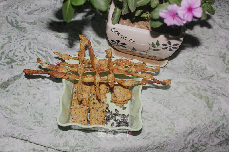 Dedicated to Ma Ma Di Special Snack—salty Sesame, Walnut, Melon Seed and Soda Biscuit recipe