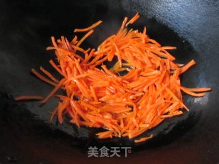 Dandelion Mixed with Carrot Shreds recipe