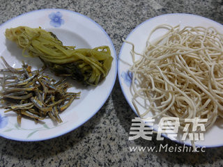Sea Cucumber Noodle Soup with Pickled Vegetables recipe
