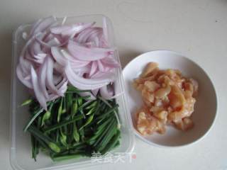 Shredded Chicken with Leek, Flower and Onion recipe