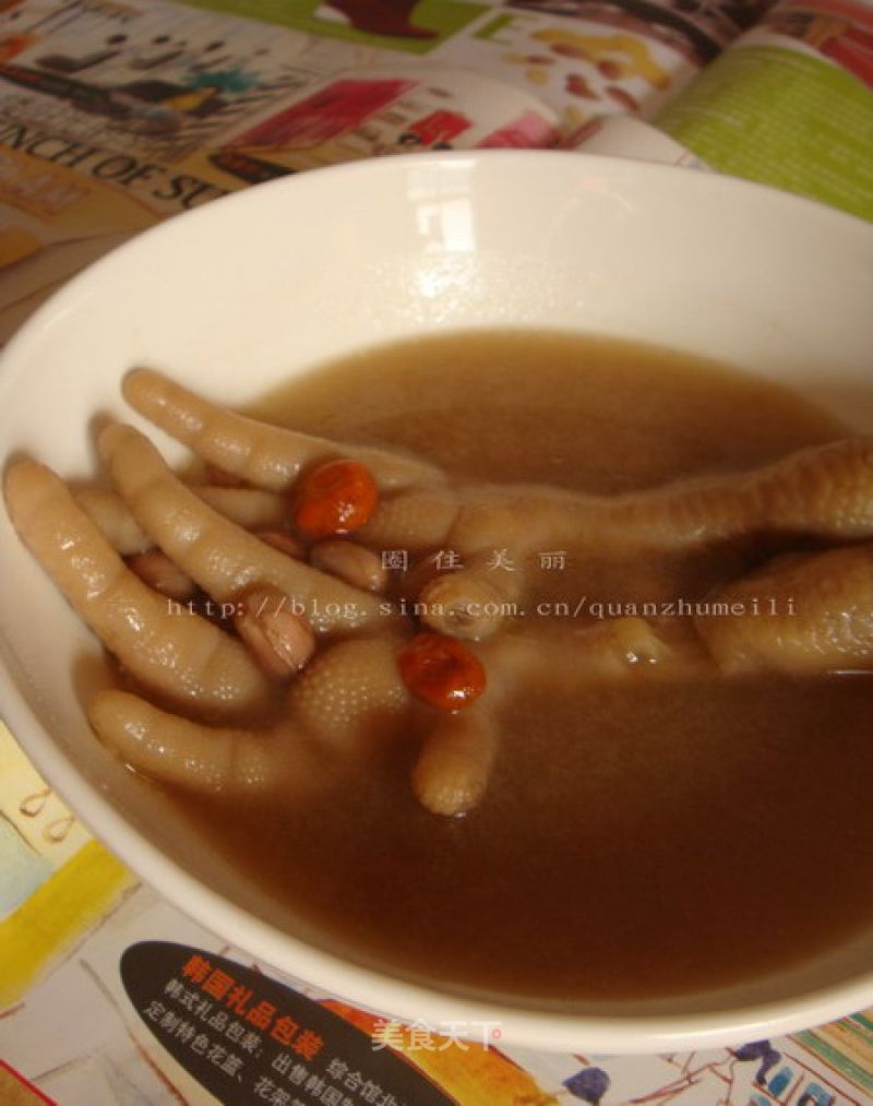 Chicken Feet with Wolfberry and Peanut in Clay Pot