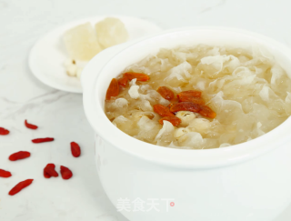 Warm and Delicious Sweet Soup-tremella Lotus Soup recipe