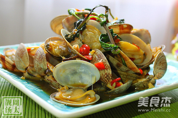 Stir-fried Clams with Wine Fragrant Perilla recipe