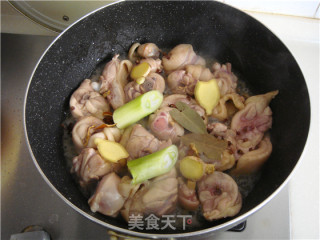 Stewed Chicken Drumsticks with Hazel Mushroom recipe