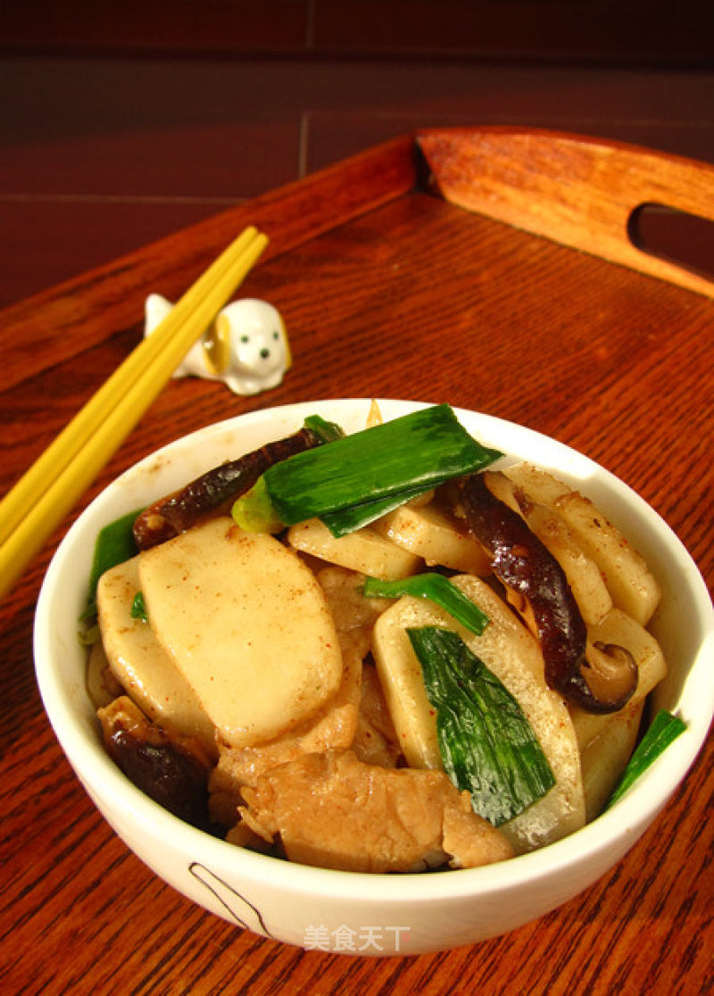 Stir-fried Rice Cake with Green Garlic and Pork recipe