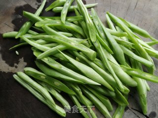 Snacks ~ Fried Pork Ears with Shredded Beans recipe