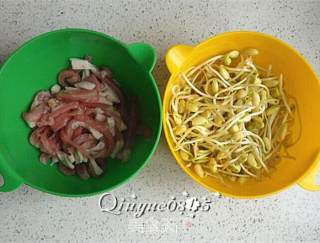 Stir-fried Pork with Black Bean Sprouts recipe