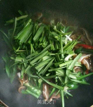 Stir-fried Pork Ears with Green Peppers recipe