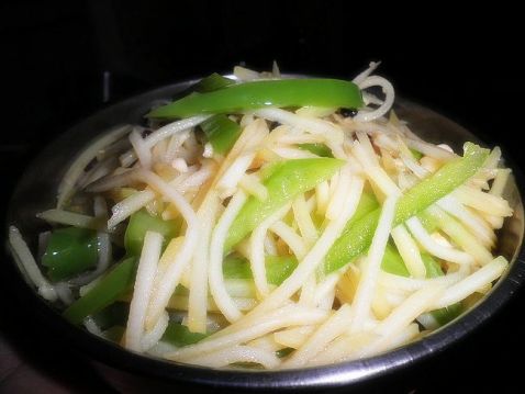 Green Pepper Mixed with Potato Shreds recipe