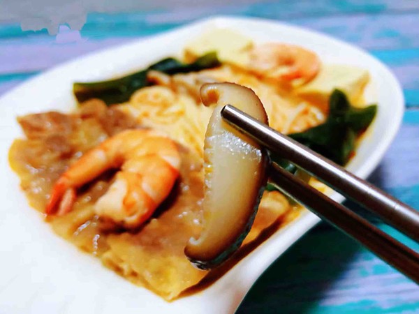 Noodles with Fresh Shrimp and Vegetables recipe