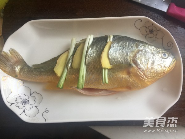 Steamed Yellow Croaker recipe
