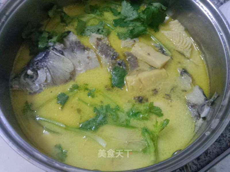 Nourishing Beauty and Nourishing Qi Soup: Crucian Carp and Fresh Bamboo Shoots Tofu Soup recipe