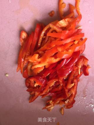 Stir-fried Chili with Cowhide Dried Seeds recipe