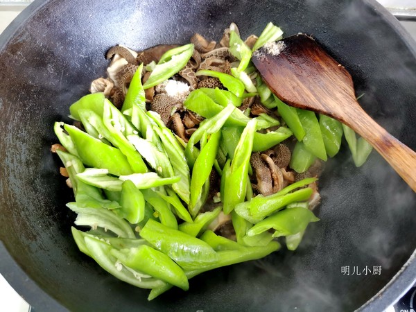 Stir-fried Lamb Tripe with Green Peppers recipe