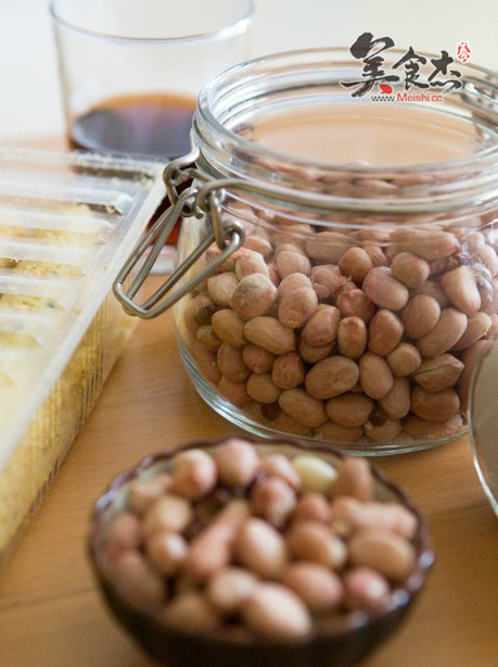 Salt-baked Pepper Fragrant Peanuts recipe